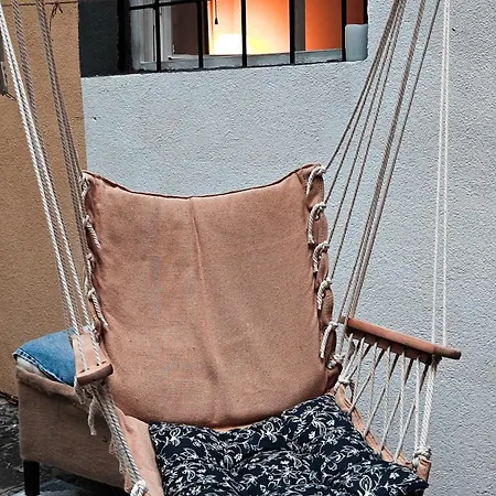 Vintage With Garden View Apartment