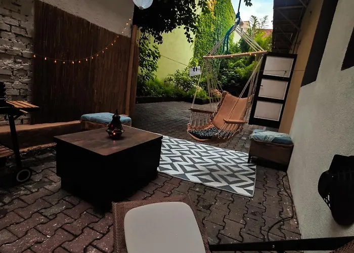 Vintage With Garden View شقة