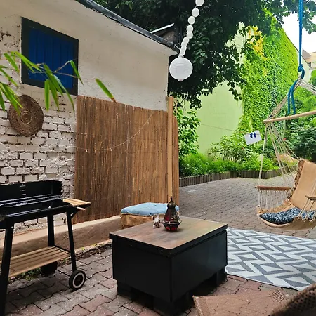 Apartment Vintage With Garden View